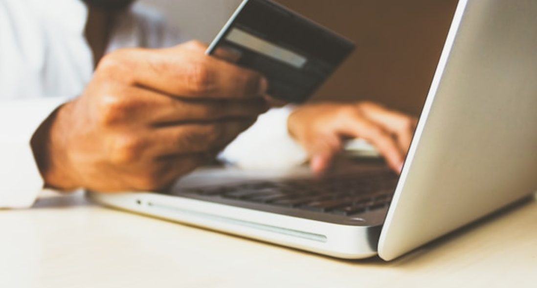 بوابة الدفع: ركيزة لا غنى عنها في التجارة الإلكترونية